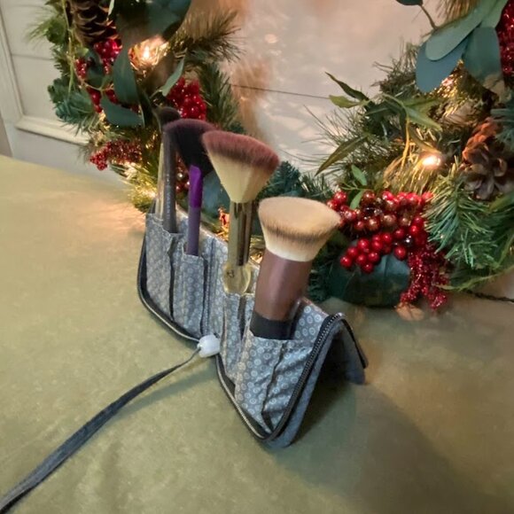 lug 2 pc Grey Quilted travel set - Picture 5 of 15